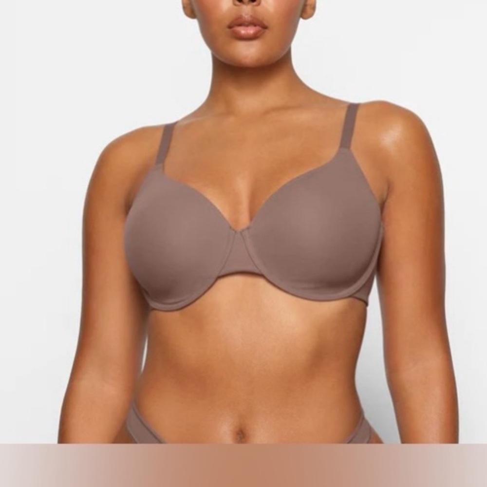 SKIMS Fits Everybody T-SHIRT BRA Limited edition in Umber NWT 32A